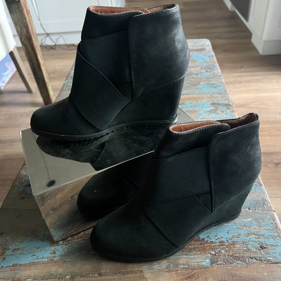 Gentle Souls "Georgia" Ankle Boots by Kenneth Cole - Picture 1 of 6